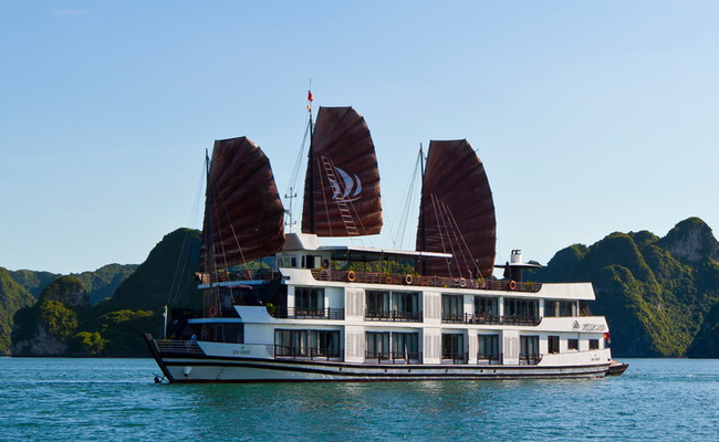 Pelican Luxury Cruise Halong